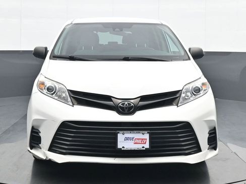 Used 2020 Toyota Sienna L image 1