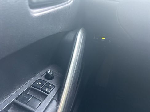 Used 2024 Toyota Corolla Cross SE image 5