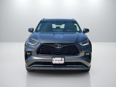Used 2022 Toyota Highlander Limited AWD/4WD image 2