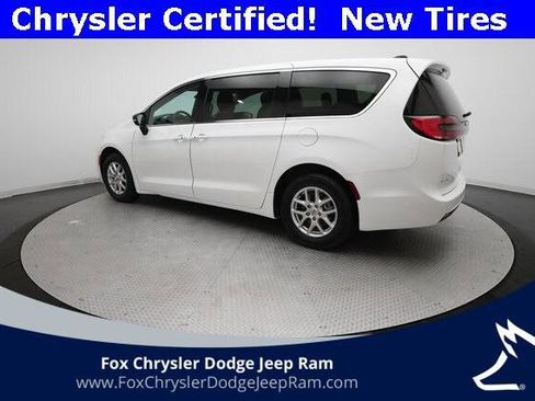 Certified 2024 Chrysler Pacifica Touring-L image 12