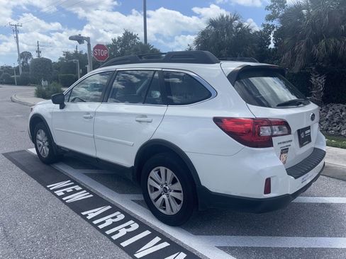 Used 2017 Subaru Outback 2.5i image 3