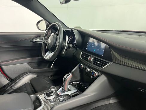 Used 2023 Alfa Romeo Giulia Estrema image 31
