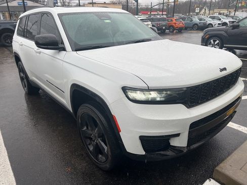 Used 2022 Jeep Grand Cherokee L Laredo image 3