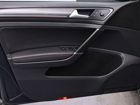 Used 2020 Volkswagen GTI SE image 9