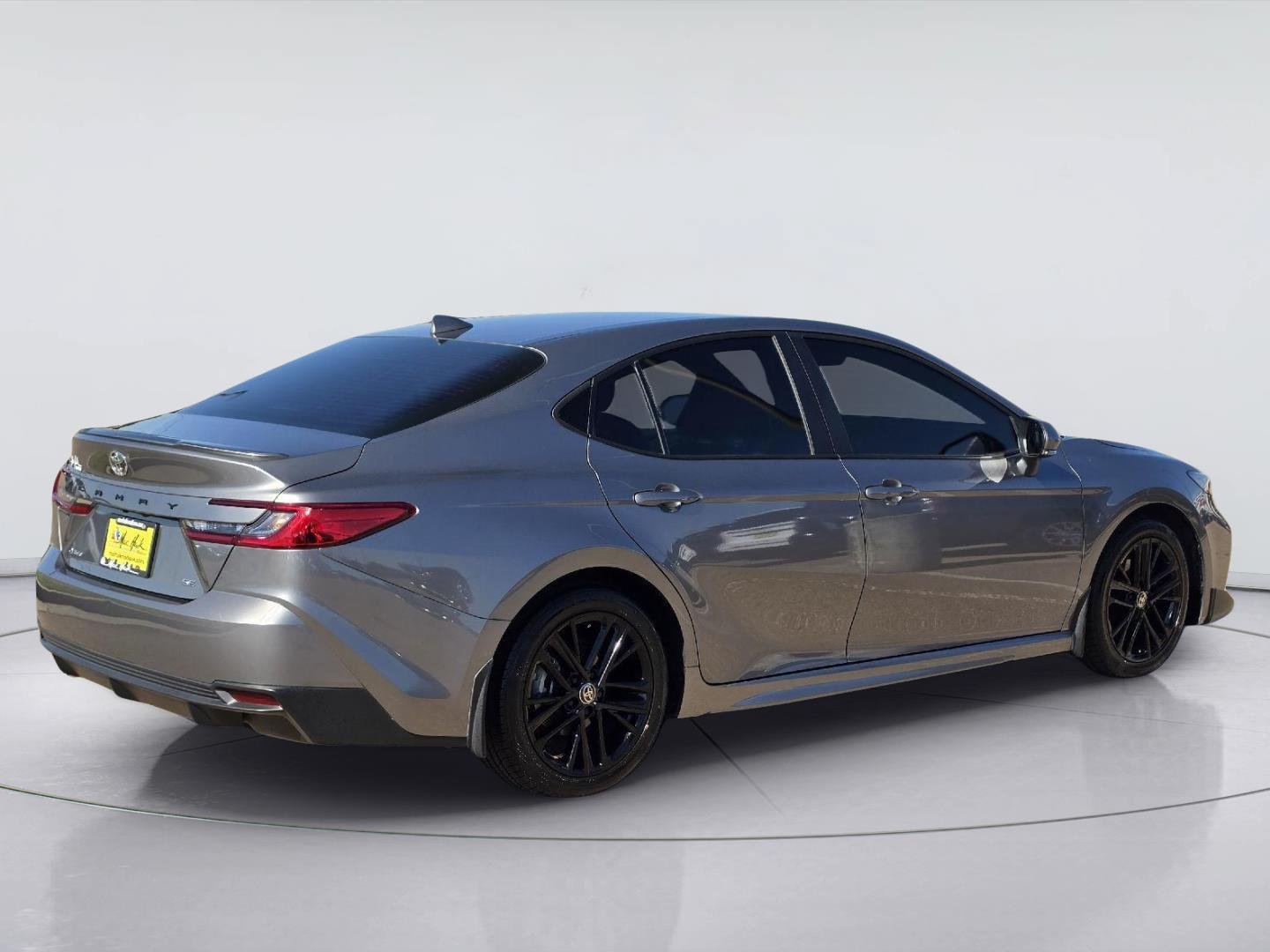 Used 2025 Toyota Camry SE FWD image 5