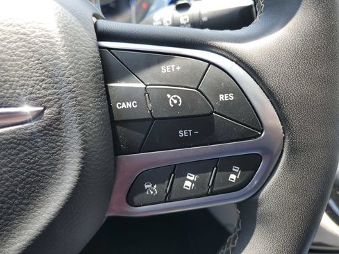Used 2022 Chrysler Pacifica Touring-L FWD image 28