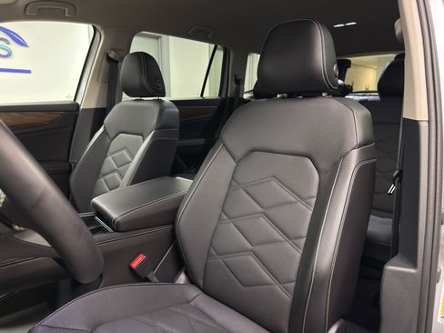 Used 2024 Volkswagen Atlas SE image 11