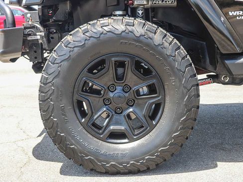 Used 2007 Jeep Wrangler Unlimited Sahara w/ Trailer Tow Group AWD/4WD image 12