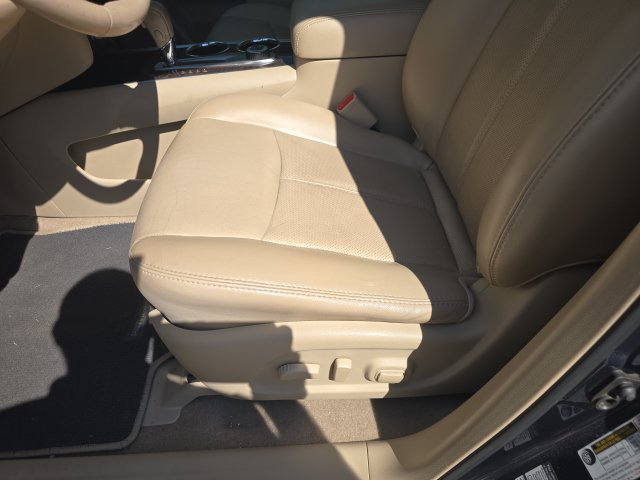 Used 2015 Nissan Pathfinder Platinum FWD image 11
