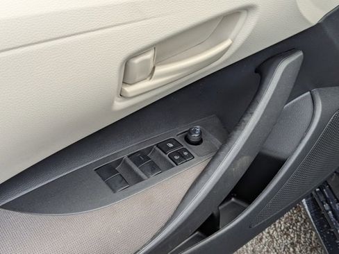 Used 2022 Toyota Corolla LE image 11