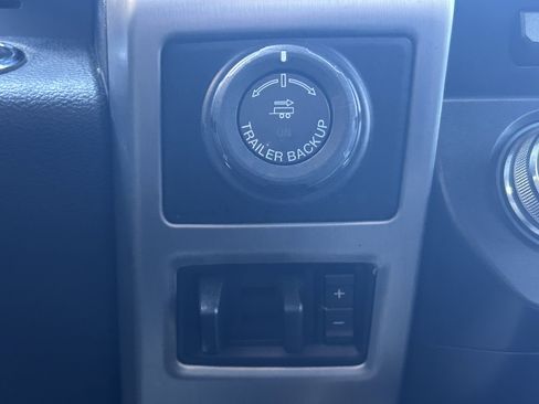 Used 2016 Ford F150 Platinum w/ Equipment Group 701A Luxury image 31