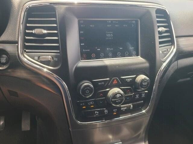 Used 2019 Jeep Grand Cherokee Laredo AWD/4WD image 16