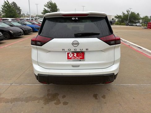 Used 2025 Nissan Rogue SV FWD image 4