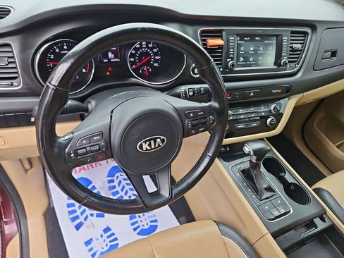 Used 2018 Kia Sedona LX w/ LX Essentials Premium Package FWD image 16