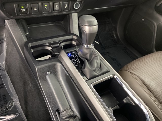 Used 2017 Toyota Tacoma Limited w/ Tow Package RWD image 30