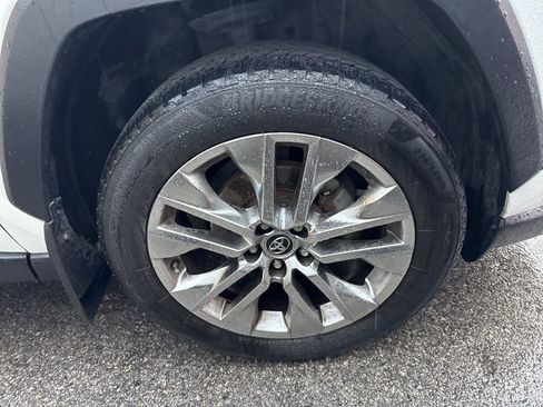 Used 2019 Toyota RAV4 Limited image 3