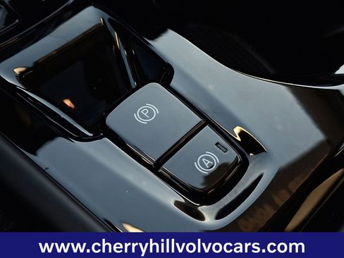 Certified 2025 Volvo XC40 B5 Plus image 27