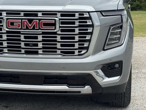 Used 2025 GMC Yukon Denali AWD/4WD image 9