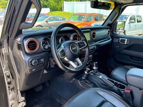 Used 2023 Jeep Gladiator Mojave w/ Cold Weather Group AWD/4WD image 8