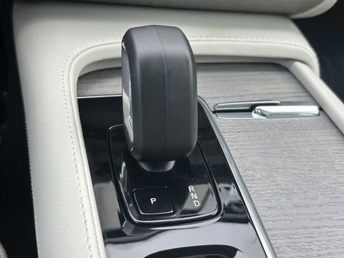 Used 2025 Volvo XC90 T8 Plus w/ Protection Package Premier image 31