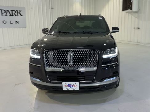 Used 2024 Lincoln Navigator Premiere AWD/4WD image 4