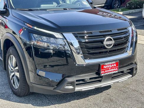 New 2025 Nissan Pathfinder SL FWD image 6