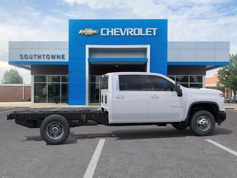 New 2025 Chevrolet Silverado 3500 W/T RWD image 5