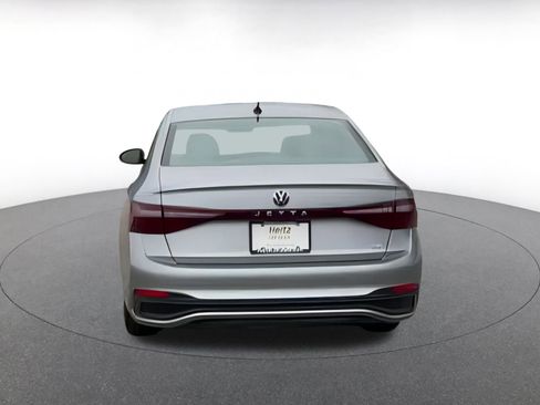 Used 2025 Volkswagen Jetta SE image 16