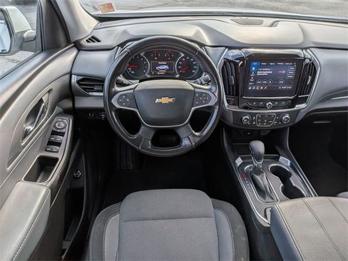 Used 2021 Chevrolet Traverse LT image 32