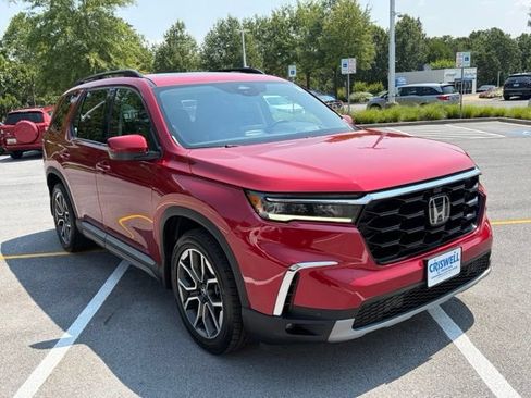 Used 2023 Honda Pilot Elite image 2