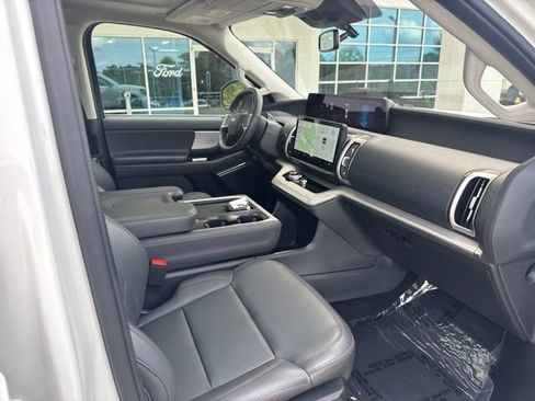 Used 2025 Ford Expedition Max Active AWD/4WD image 15