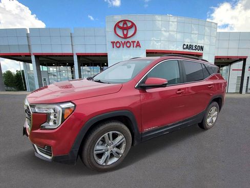 Used 2022 GMC Terrain SLE AWD/4WD image 2