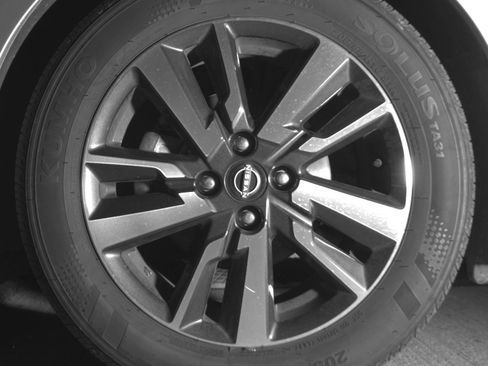 Used 2025 Nissan Versa SV image 12