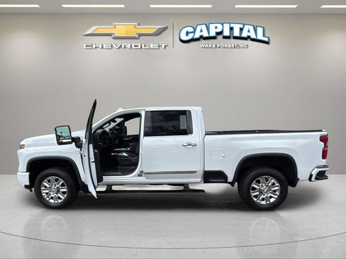 Used 2024 Chevrolet Silverado 2500 High Country w/ High Country Premium Package AWD/4WD image 9