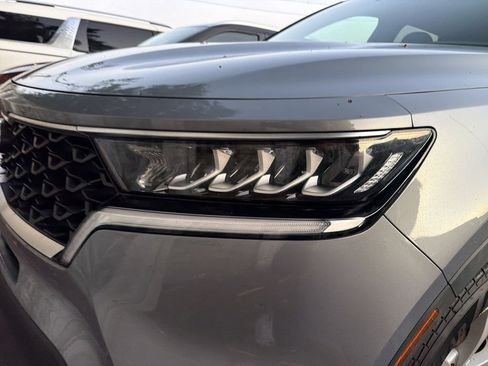 Used 2021 Kia Sorento LX FWD image 4