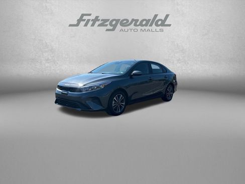 Used 2024 Kia Forte LXS w/ LXS Technology Package FWD image 3