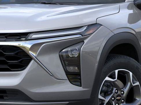 New 2026 Chevrolet Trax LT w/ Driver Confidence Package FWD image 10