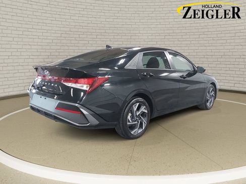 Used 2025 Hyundai Elantra Sport FWD image 5