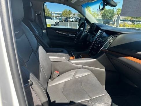 Used 2017 Cadillac Escalade 2WD image 10