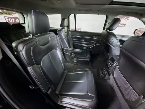 Used 2022 Jeep Grand Cherokee L Limited w/ Luxury Tech Group II image 35