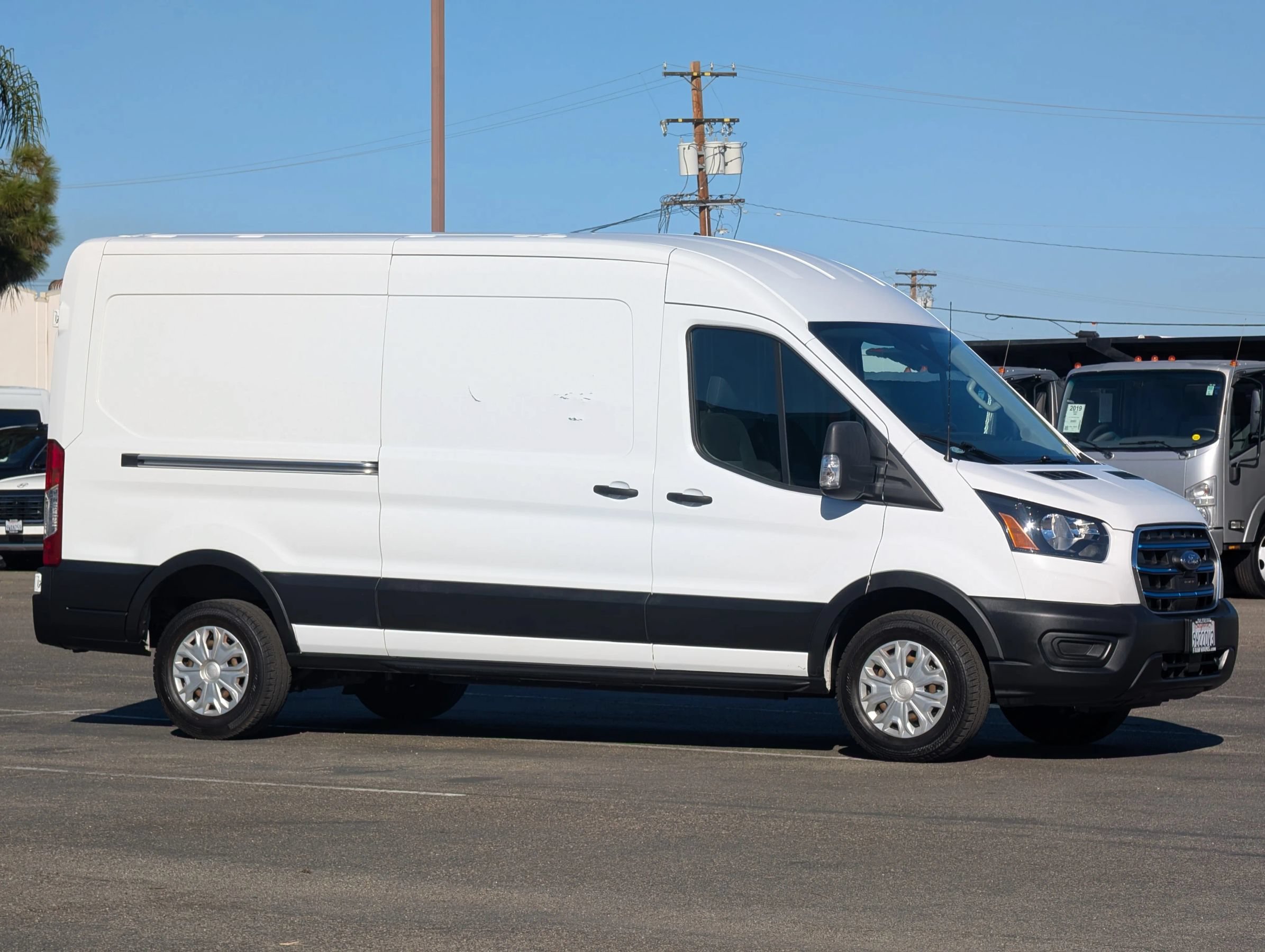 Used 2023 Ford E-Transit Medium Roof RWD image 1