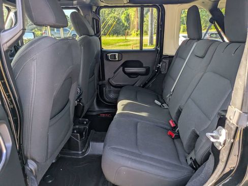 Used 2018 Jeep Wrangler Unlimited Sport S AWD/4WD image 14
