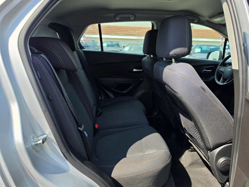 Used 2018 Chevrolet Trax LS AWD/4WD image 22
