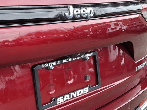 Used 2023 Jeep Grand Cherokee Limited image 31