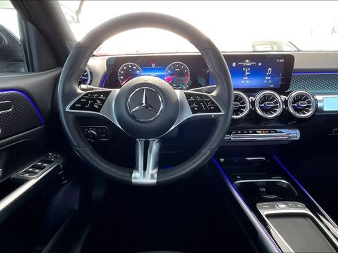 Used 2025 Mercedes-Benz GLB 250 GLB 250 image 6