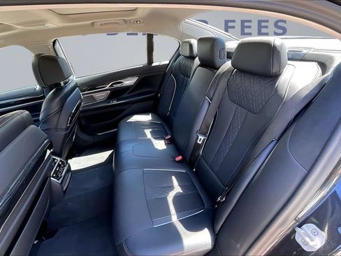 Used 2022 BMW 750i xDrive w/ Executive Package AWD/4WD image 22