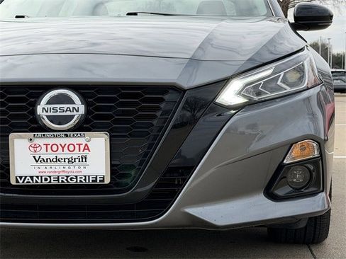 Used 2022 Nissan Altima 2.5 SR w/ Midnight Edition Package image 9