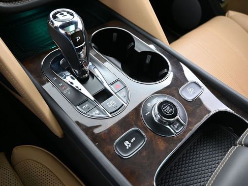 Used 2023 Bentley Bentayga AWD/4WD image 23