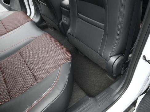 Certified 2025 Nissan Kicks SR FWD image 18