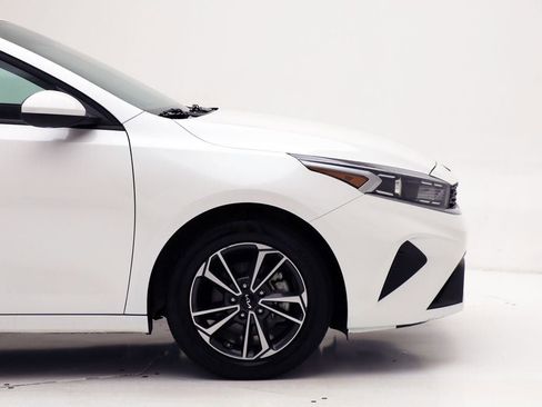 Used 2024 Kia Forte LXS image 3